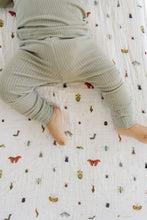 Load image into Gallery viewer, Cutie Crawlies Crib Sheet
