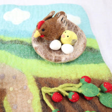 Load image into Gallery viewer, Felt Hen and Chick Set - littlelightcollective