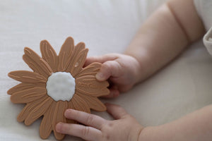 Silicone Teether - Clay Daisy - littlelightcollective