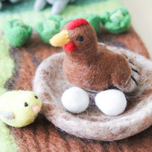 Load image into Gallery viewer, Felt Hen and Chick Set - littlelightcollective