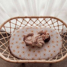 Load image into Gallery viewer, Daisy Cotton Fitted Crib / Bassinet Sheet - littlelightcollective