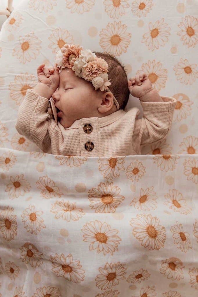 Daisy Muslin Wrap Swaddle - littlelightcollective