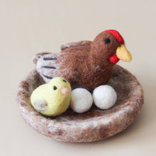 Load image into Gallery viewer, Felt Hen and Chick Set - littlelightcollective